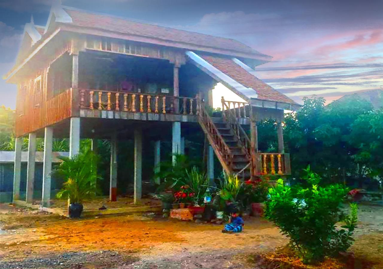 Family Batcave * Battambang