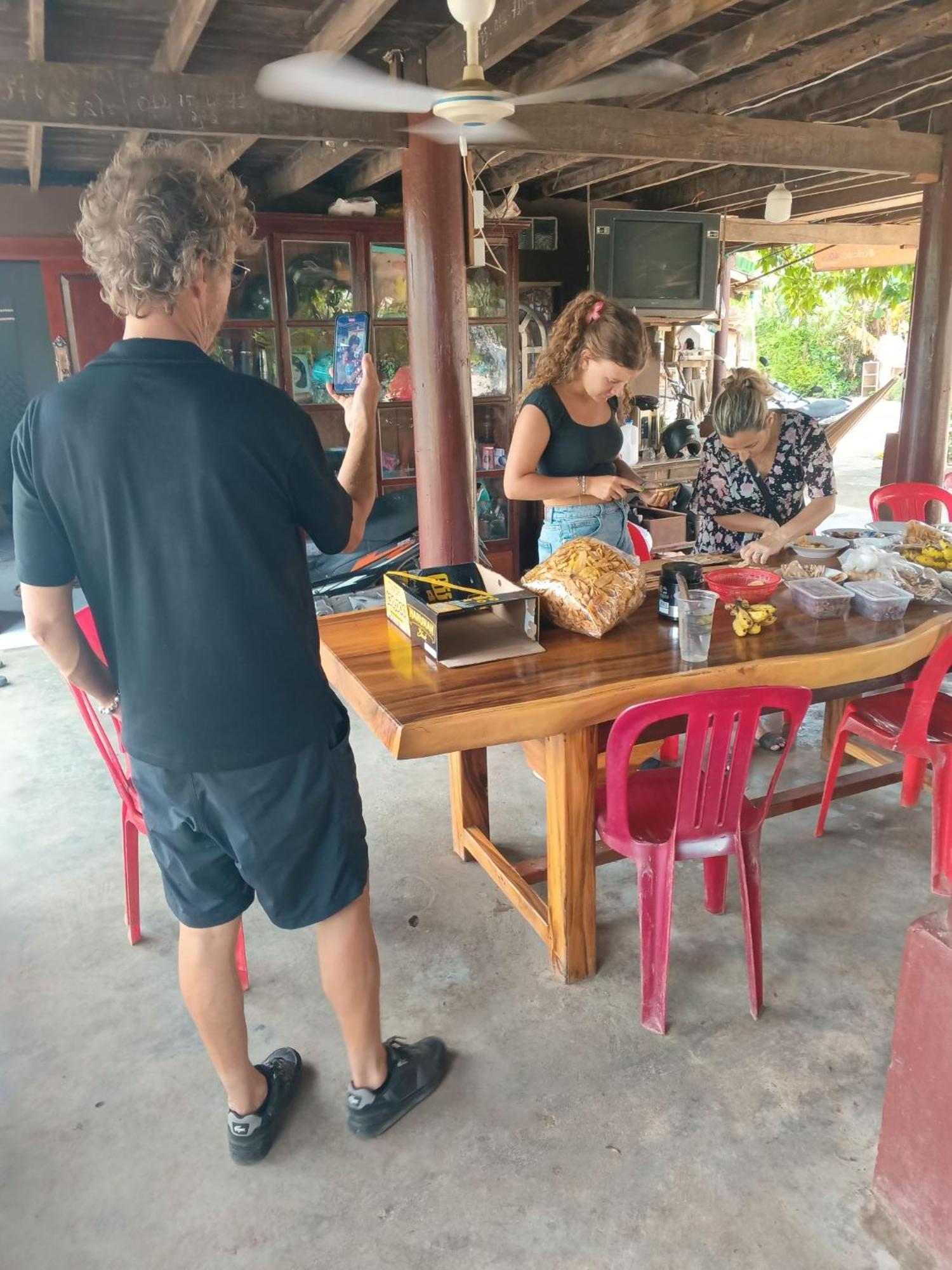 Family Batcave * Battambang
