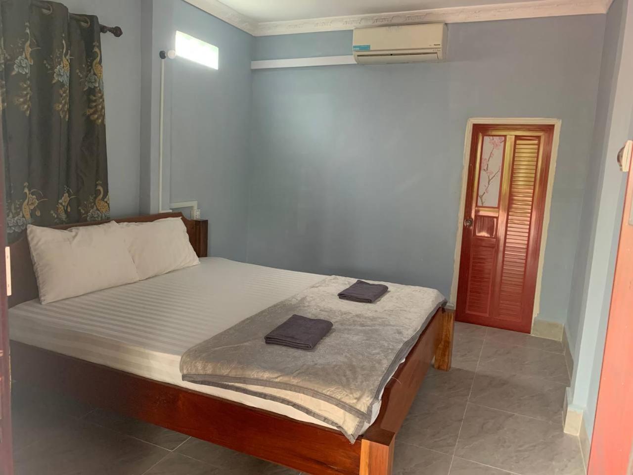 Homestay Family Batcave